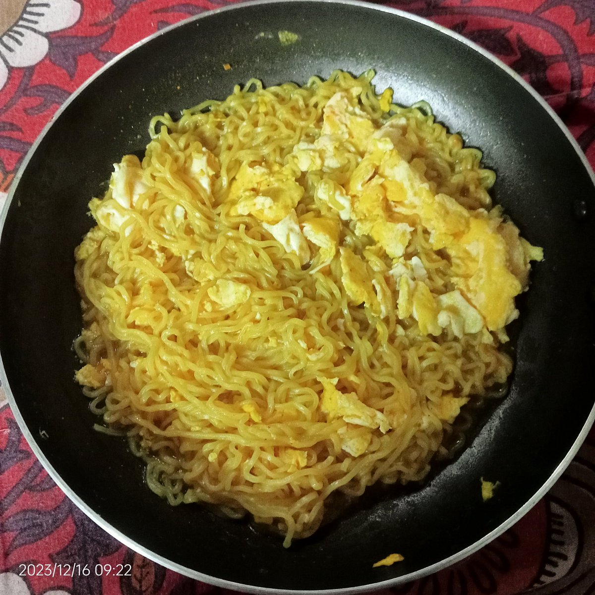#WeekendBreakfast
Noodles with Scrambled Eggs😍 No Hassle 😂