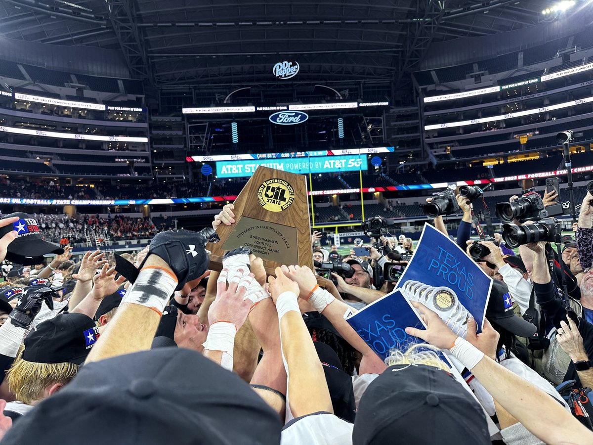 #tookXII 🧡🖤🏈 Bearcats are STATE CHAMPS X12!! #PTT #protectthetradition #uilstate