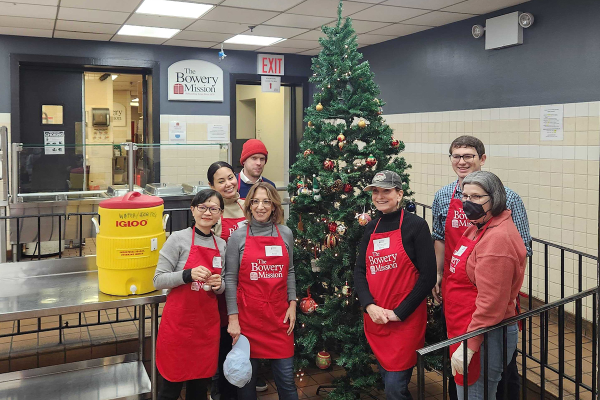 'Tis the season! Our friends from @proskauer joined us this week to serve meals to our neighbors facing homelessness, hunger and other crises. They also helped us decorate. 🎄 Thanks for helping to bring the joy of the season to our community! ❤️🍽️ #FriendsOfTheMission 🙏