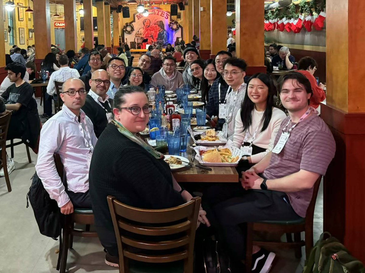 So glad to see so many people gathered together for the future of AI for Drug Discovery.
We sincerely thank all attendees, speakers and organizers for making this such a success. Don't forget to follow up on slack: ai4d3.slack.com
We hope to see you next time!🤗