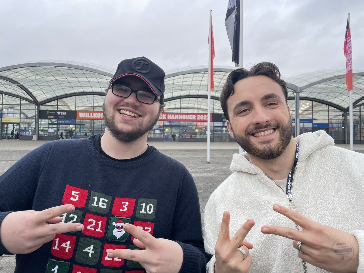 Der Tag heute war unreal. <a href="/TjanTV/">Tjan</a> endlich IRL gesehen, viele Menschen kennengelernt und vieles mehr. Bin froh ihn „Freund“ nennen zu dürfen.