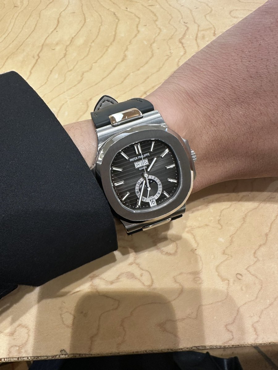 #PatekPhilippe
#マキの腕時計コレクション 
ノーチラス　5726A-001
永久カレンダー、ムンフェイズ機能付き。
スチル製腕時計だけど、マキにとって、大事な日しか使わないの一本、遊びに行く時使ったことがない…