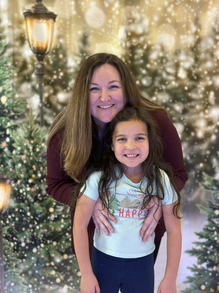 EricaYelland's tweet photo. Friday night @FCPS1News had a winter family portrait event which was an absolute blast. The kids loved the craft options, and as you can see from the photos, one of my kiddos loves being in front of the camera. 📸 https://t.co/02IcUlyRfI