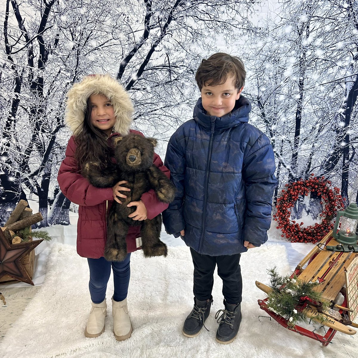 EricaYelland's tweet photo. Friday night @FCPS1News had a winter family portrait event which was an absolute blast. The kids loved the craft options, and as you can see from the photos, one of my kiddos loves being in front of the camera. 📸 https://t.co/02IcUlyRfI