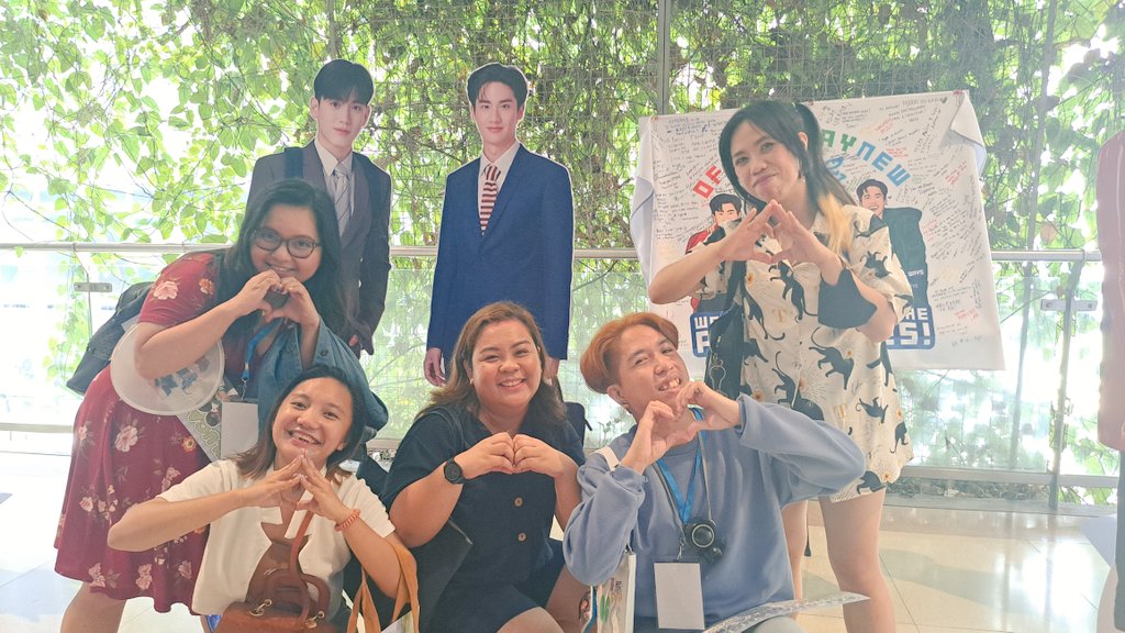 filopolcas's tweet photo. You may take photos with our Karan and Achi standees here at the 2nd floor of NFT 🍒✨ 

Thank you @tingtawan for the standees! 💙💕

Please use the hashtag when you post~ Let's have a MAGICAL #BELUCA1stFMinManila 🪄✨
#เตนิว #CherryMagicTH https://t.co/kWioG978Fb
