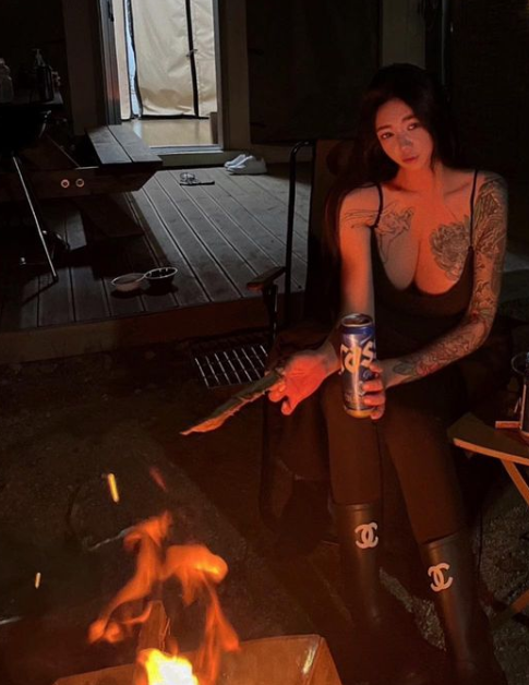 想直接发裸照，可推限流太狠了，想看的都进群吧！