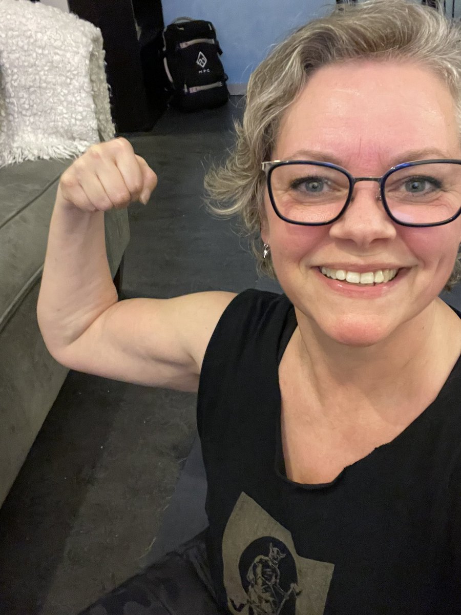 #MyPeakChallenge ACCELERATE M3S3 done and not one tear was shed.😉
Happy #FlexFriday 
#MPC #MPC2023 
#SamHeughan 
#CoachValbo
