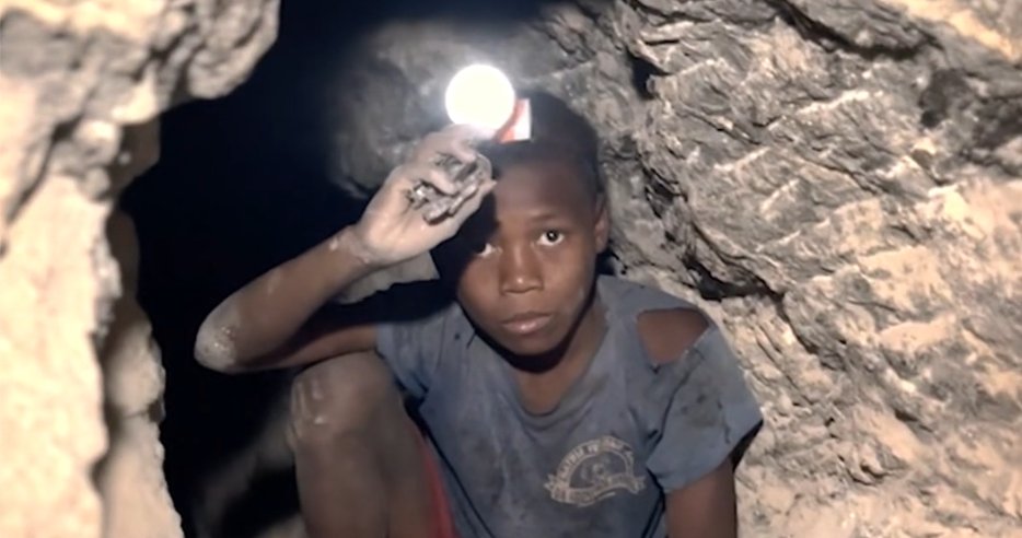 Adam Westin (@adamwestin) on Twitter photo Idag möter vi barnen som gräver fram glimmer till elbilar i klimatsvältens Madagaskar.
Ett fantastiskt jobb av <a href="/staffanlindberg/">Staffan Lindberg</a> och <a href="/MagnusWennman/">Magnus Wennman</a>
special.aftonbladet.se/story/jleydo Idag möter vi barnen som gräver fram glimmer till elbilar i klimatsvältens Madagaskar.
Ett fantastiskt jobb av <a href="/staffanlindberg/">Staffan Lindberg</a> och <a href="/MagnusWennman/">Magnus Wennman</a>
special.aftonbladet.se/story/jleydo