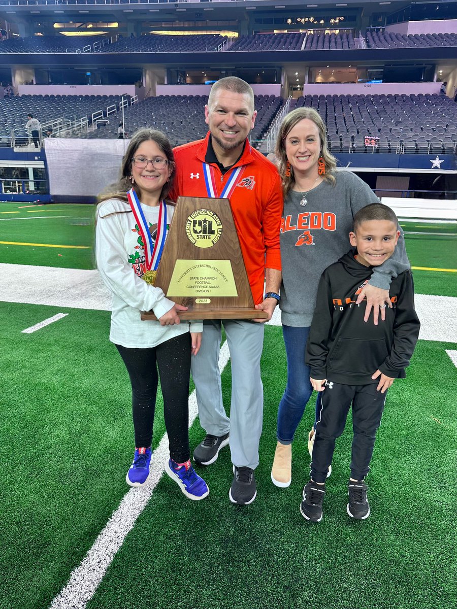 Momma2BandC's tweet photo. STATE CHAMPS, BABY!! πππ₯Aledoβs 12th and Mikeβs 2nd! π§‘π€π #tookXII #PTT #back2back #proudofourCoach https://t.co/pHXvnZT1ao