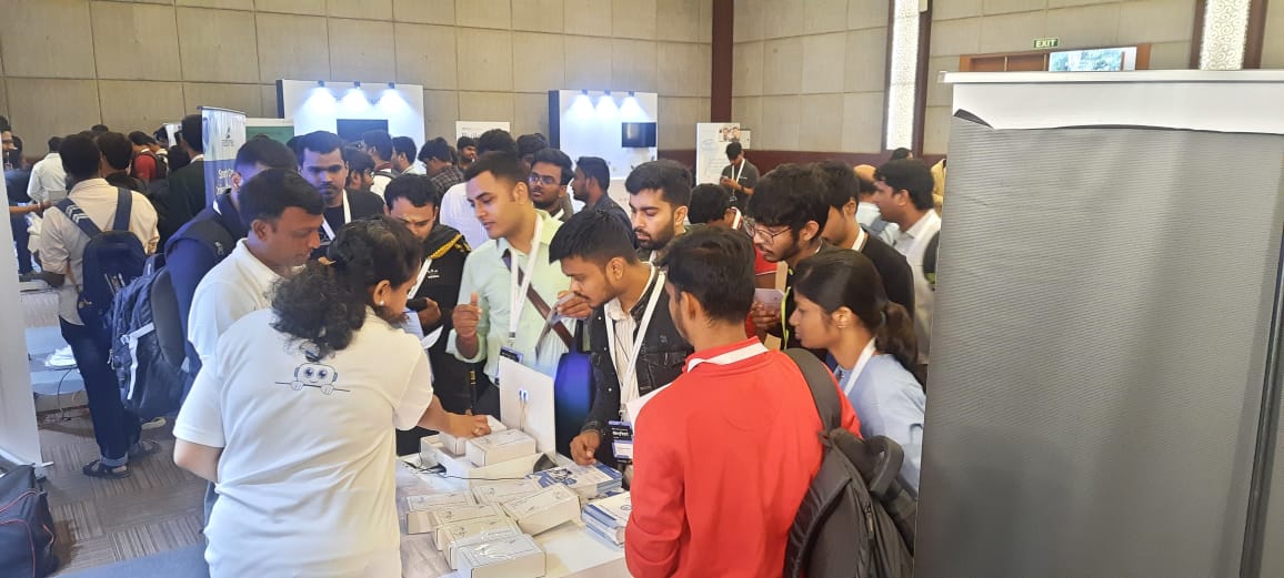 Rezoomex's tweet image. Thrilled by the overwhelming response at Rezoomex&apos;s booth at the @GDGBLR Our booth was buzzing with excitement as we connected with an incredible crowd passionate about innovation and technology. Great start of the day. #GDGBangalore #GoogleDeveloperGroups #Devfest23 #Rezoomex