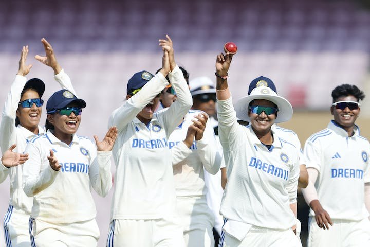 Look at the smile on Indian women's face

This win should be celebrated more 

Biggest win in women's cricket history 

#INDWvENGW #VijayDiwas