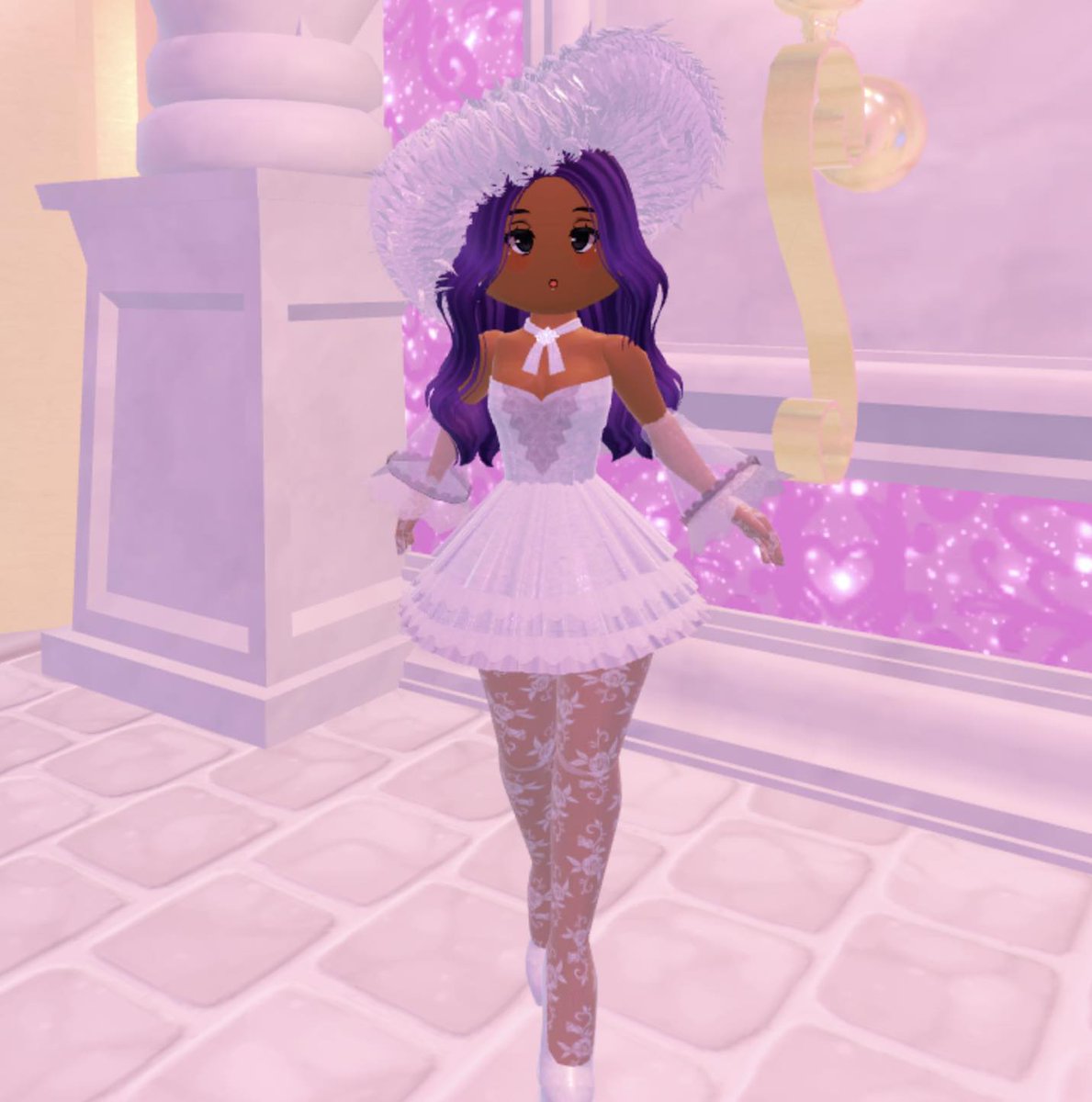 None of the other skirts look right with it, but it's cute as a set! #royalehigh