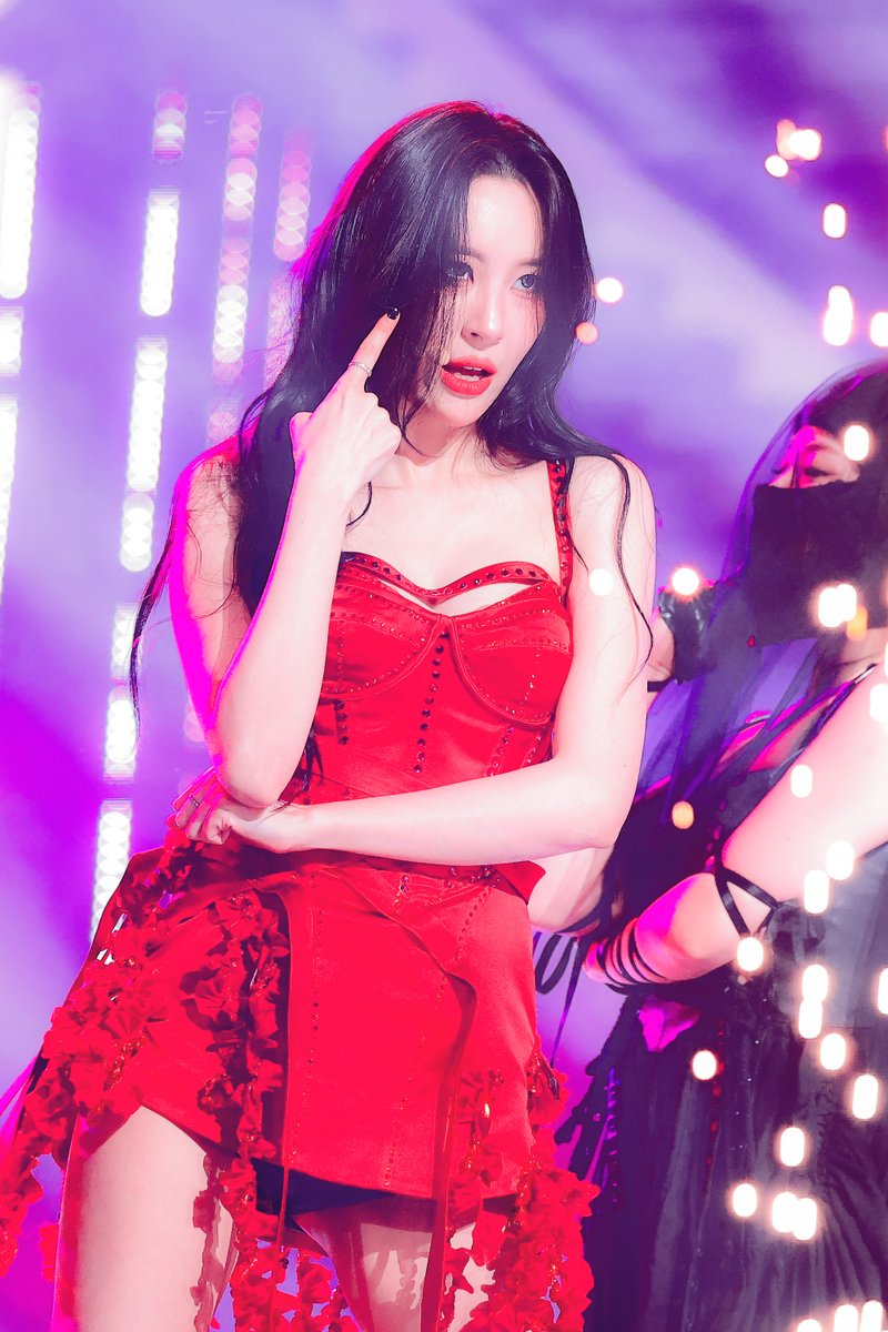 Sunmi Brasil #STRANGER on X: No jogo Sudden Attack a personagem da Sunmi  joga com uma arminha sobre o céu roxo 😭  / X