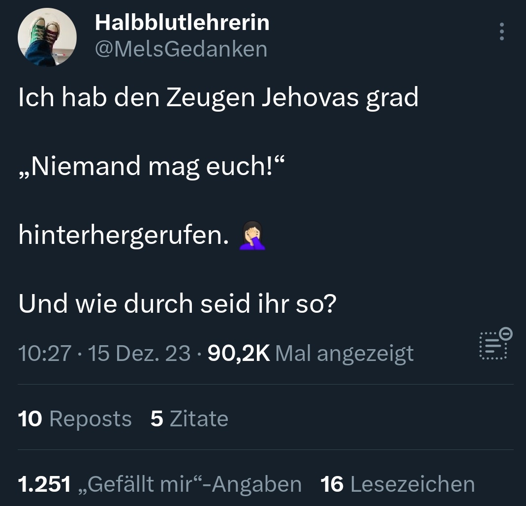 Religionsbashing, voll cool und gerade so in Mode.
Ginge der Spruch auch mit Moslem oder Jude? Warum die ZH? Weniger wert?
Und was macht die Religionsaushilfskraft, wenn jemand das gleich über ihren katholischen Glauben sagt?

Aber HaHa, voll witzig weil "Ach Mel" halt...