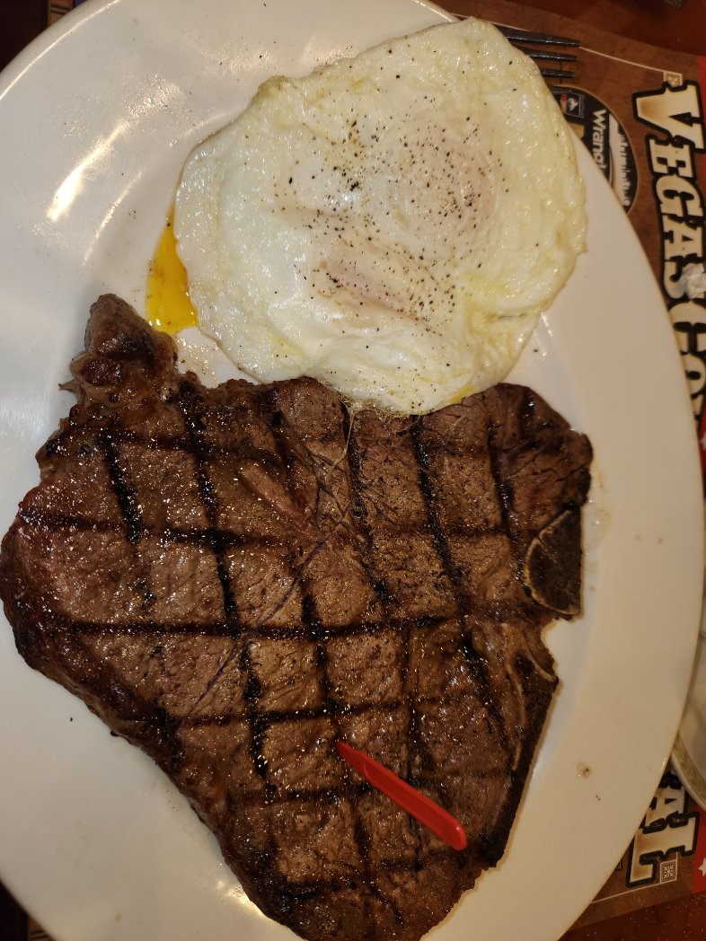 MED RARE PORTERHOUSE AND EGGS GOOD MMMMMORNING FOOD LOVERS AND A SWEET SATURDAY 😋 TO YOU ALL