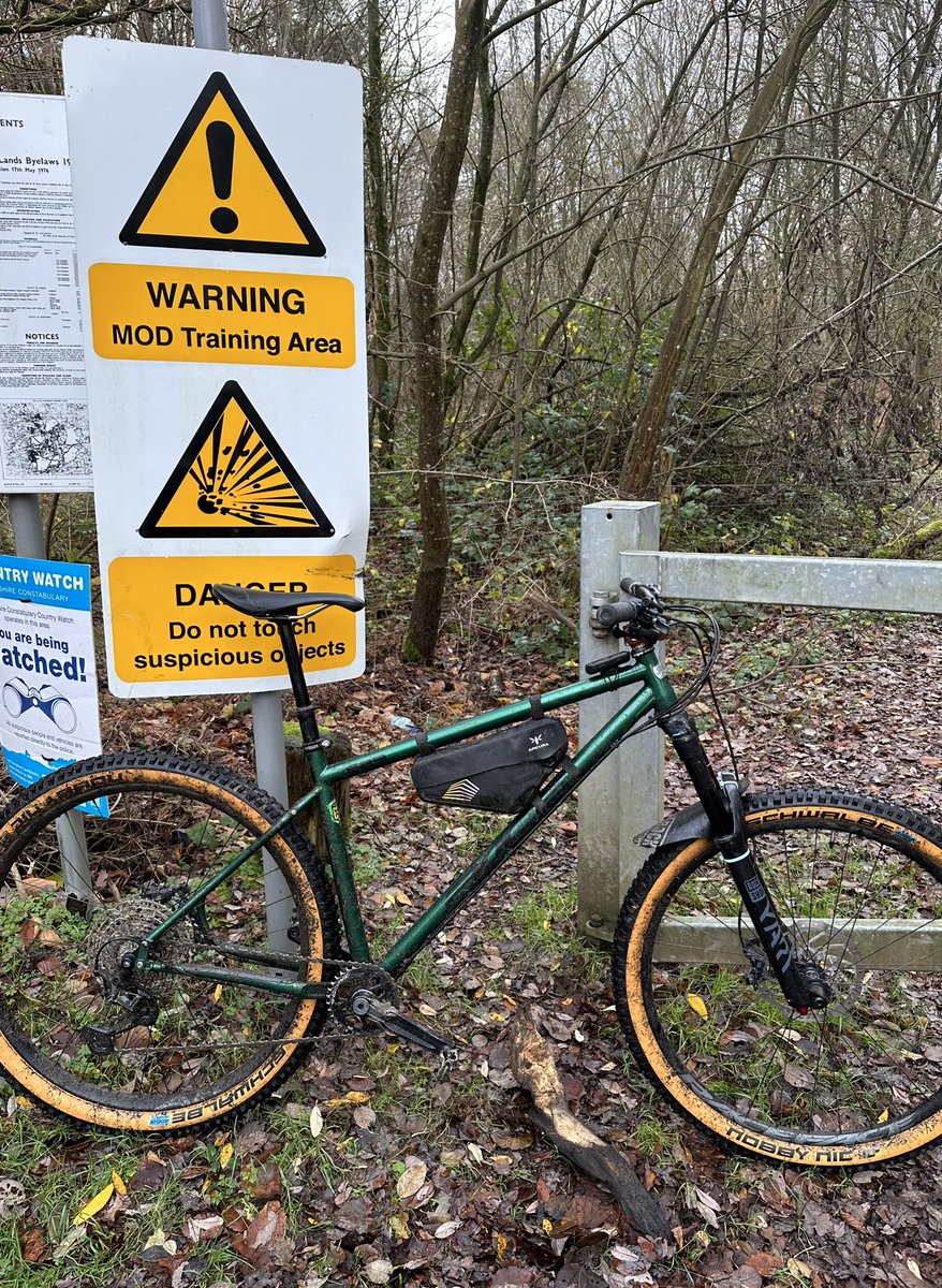 TK421VELO's tweet photo. BAGGIES ON! I do love riding this bike (don’t tell the road or gravel bikes though!) @Absolutemtb1 #pacebikes #reynolds853 https://t.co/bzxQTTjlCC
