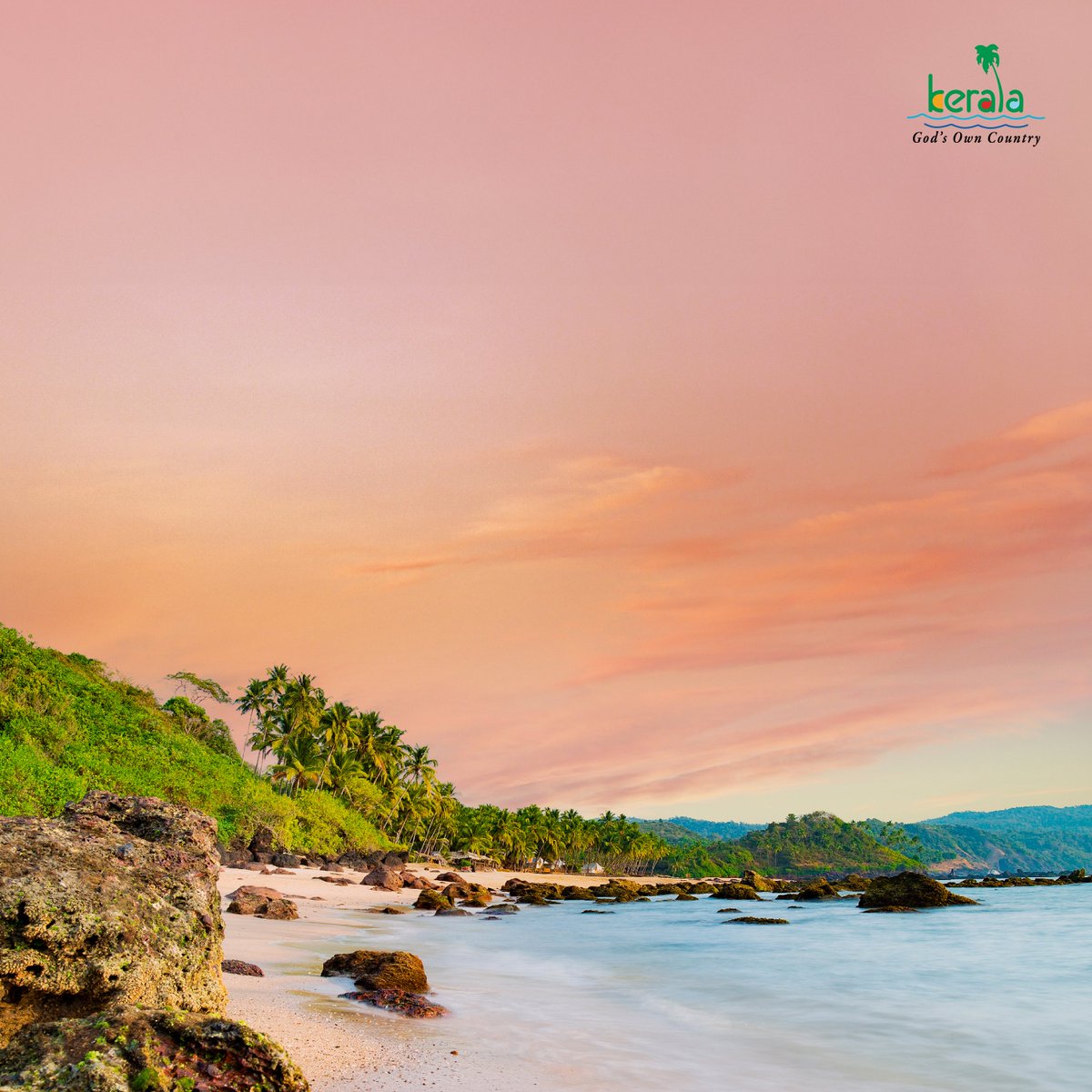 Spotted! 'Peach fuzz' coloured sky.
Location: Varkala.

#Beach #PeachFuzz #Pantone #Pantone2024 #KeralaTourism