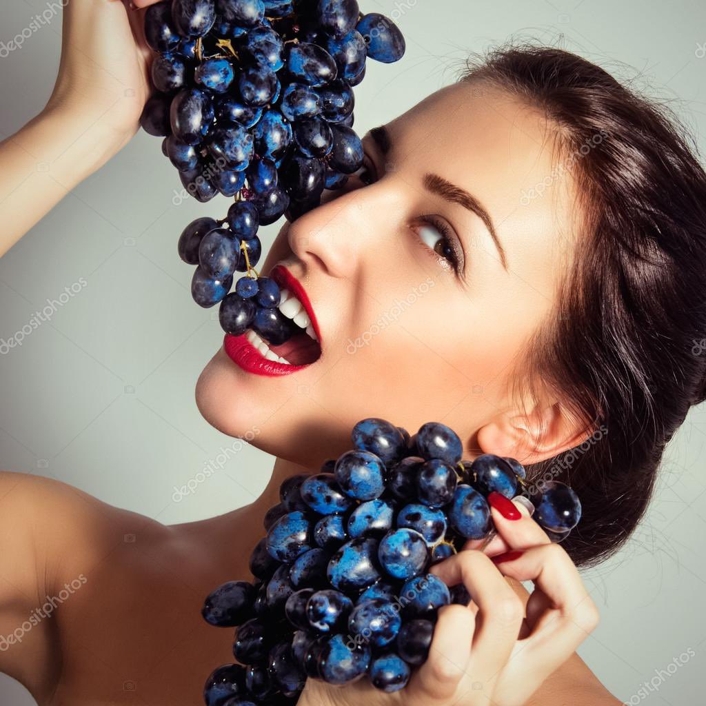 Just a few more days and this #knight will grab his hot <a href="/JoinGrapes/">The GRAPES</a> #Grapes at <a href="/launchblockcom/">Launchblock.com</a> 🚀
Make sure you don’t miss out on this one!
