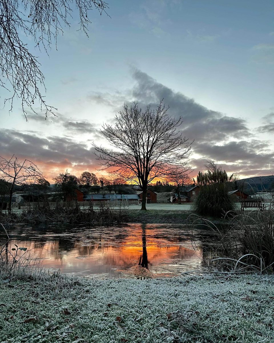 Putting the 'good' in 'Good morning.' A frosty dawn caught on camera recently in #MidWales ❄️ #visitwales visitmidwales #realmidwales 📷 thank you for sharing @gellidywyll_holiday_park
