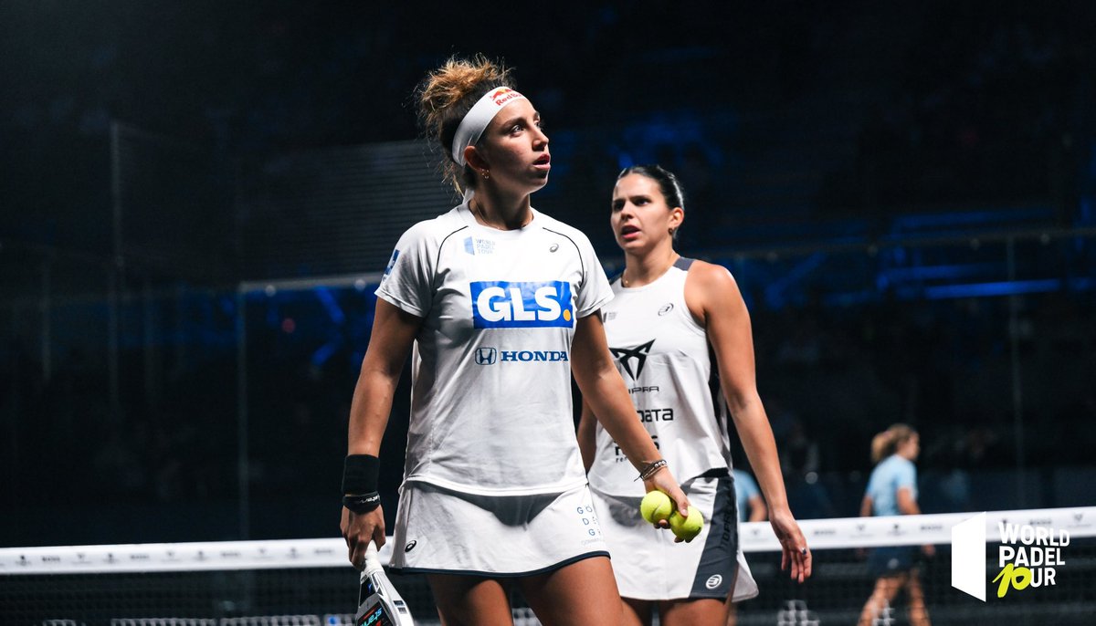 Bea y Delfi son las primeras FINALISTAS del #WPTMasterFinal. Vencen en tres sets a las N1.

Le tienen cogida la medida a Ari y Paula. Reafirman y constatan su espléndido momento de forma. Mañana pelearán por su primer MASTER FINAL. 

Dos jóvenes, amigas, compañeras que pelearán