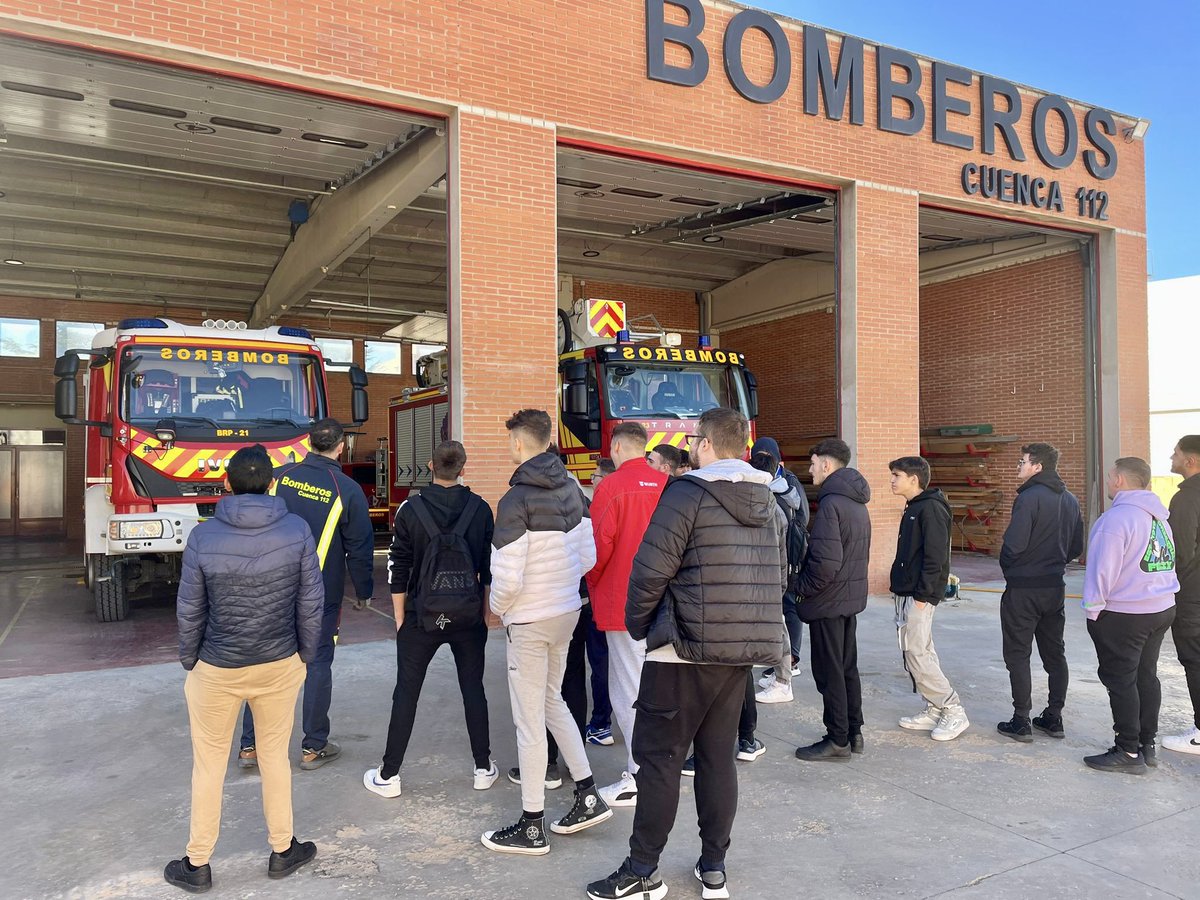 ISABELSANARENAS's tweet photo. Talleres de Emergencias y PAX en #FOL con @begofol10 y el Parque de Bomberos de Motilla
Toda una experiencia conocer su gran labor! 
@ANPROFOL @Nuriaonline @covadongafol @esther_fol @antonio_guirao @beamarrr @jesus_fol @BegoSanchz @marlycoga https://t.co/ySEfLrC31e