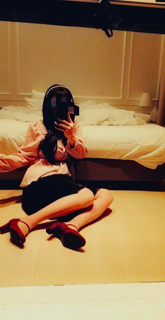 지켜야 할것
1. 반가면 써요 얼굴 공개안해요
    차라리 못생긴 얼굴보단 이게 몰입하기가;;

2.말안해요 목소리;;;;

3.상의 안벗어요 몸매;;;;;

4.불안켜요 환한거 싫어요;;;

5.촬영 안해요 꼭 필요하다면 제껄로 편집해서 공유할게요

안맞는다 싶으면 DM 주지마세여ㅠ;;;;