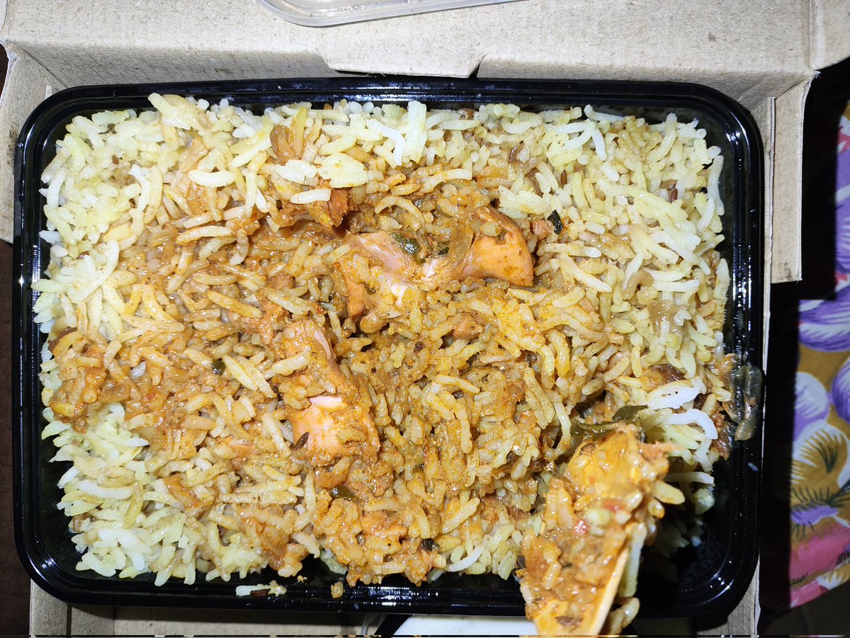 itskarthikrio's tweet image. Disappointed with my order from eatclub. Ordered veg biryani, but received non-veg instead. 😞 Customer service, please help resolve this mix-up ASAP! #CustomerService #OrderIssues #eatclub