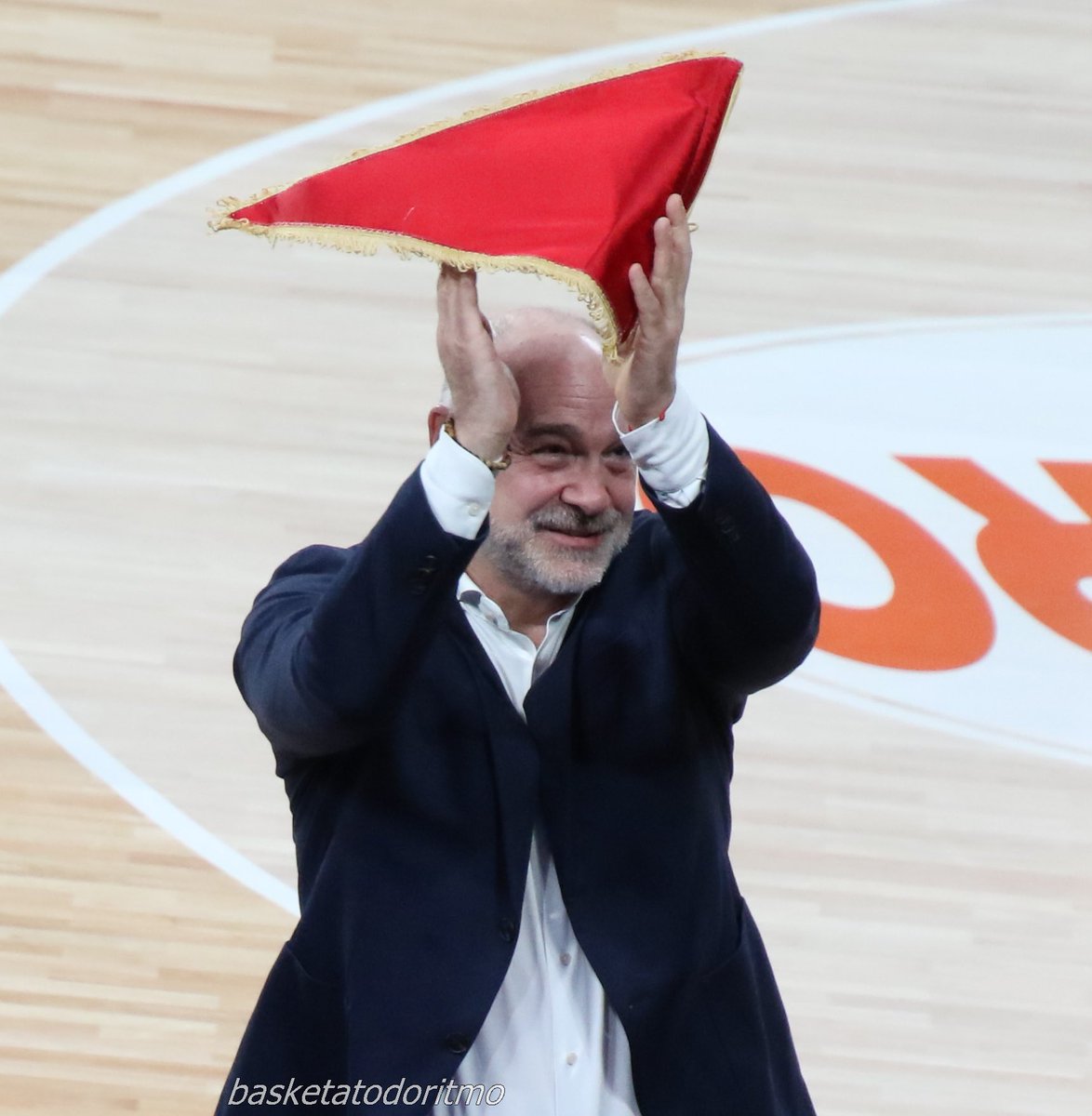 Pablo Laso (@pablolaso) on Twitter photo Pasados un par de días….
Solo puedo dar las gracias.
Gracias a….. necesitaría millones de twits.
MUCHÍSIMAS GRACIAS
<a href="/RMBaloncesto/">Real Madrid Basket</a> <a href="/realmadrid/">Real Madrid C.F.</a> Pasados un par de días….
Solo puedo dar las gracias.
Gracias a….. necesitaría millones de twits.
MUCHÍSIMAS GRACIAS
<a href="/RMBaloncesto/">Real Madrid Basket</a> <a href="/realmadrid/">Real Madrid C.F.</a>