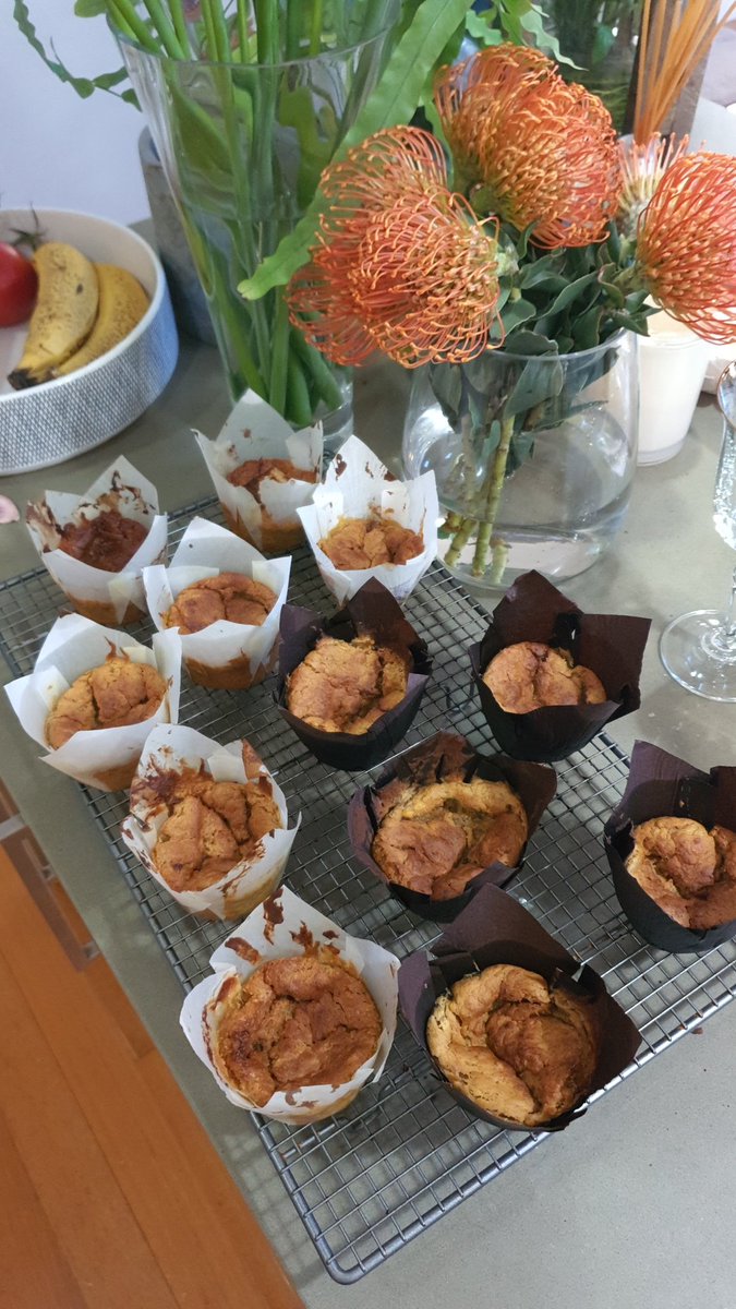 Looking sad, tasting GOOD! Tropical muffins....nom nom nom