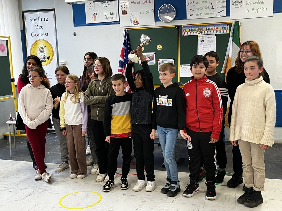 thibclem's tweet image. Les CM remportent le premier Spelling Bee Contest les opposant aux 6emes du collège J Rostand
