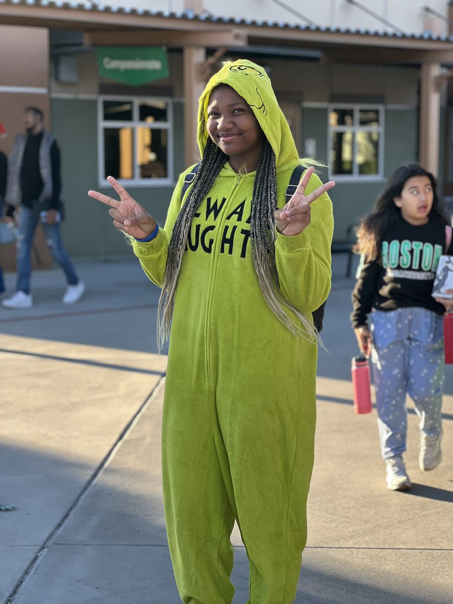 We had fun today during our last school spirit day of 2023. We went out with a bang and above all, with integrity. Tigers, have fun and stay safe during our winter break, we’ll see you in January. #rialtomiddleschool #integrityanddetermination