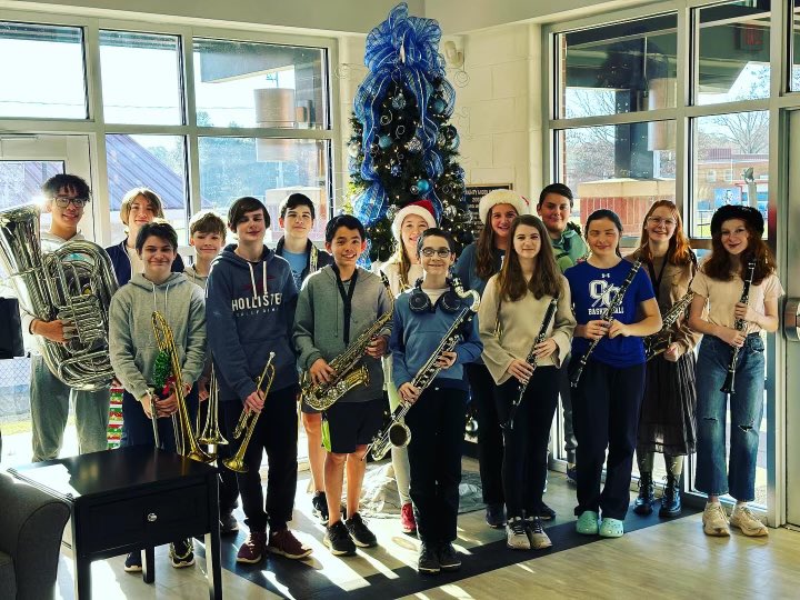 OCMSBands's tweet photo. Thank you to our 8th Grade Band members who enjoyed caroling for OCMS faculty, staff, and visitors Friday morning! We hope everyone enjoys a wonderful holiday season! https://t.co/ZbhISvTxQJ