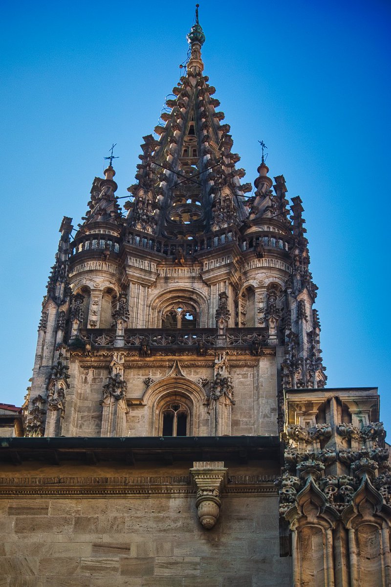 victormap's tweet photo. Detalle de la torre de la Catedral de Oviedo
#asturias #asturies #oviedo https://t.co/np9KsDK20L