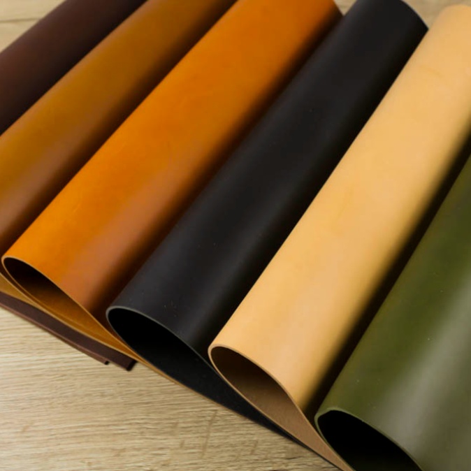 leather4craft's tweet photo. BRAND NEW: Badalassi Carlo Minerva Smooth, 1.8 - 2.0 mm thick, Vegetable Tanned & BEAUTIFUL 😍
#L4C #Leather4craft #Christmas #Leather #LeatherUK #Leathersupplier #Buttero #Badalassi #Horween #Leather4craftcollections https://t.co/2TFsMTjB4l