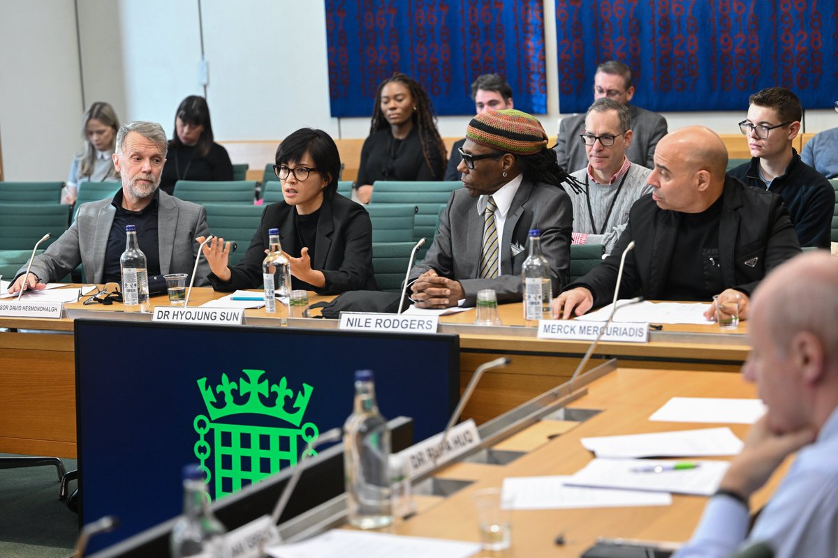 The last @CMSCommittee scrutiny session was graced by music royalty as we were joined by <a href="/nilerodgers/">Nile Rodgers</a> to discuss artist renumeration.

The Committee was recently presented with the Industry Champion Award in the <a href="/FeaturedArtists/">The FAC</a> Artist and Manager Awards!

©️HoC/<a href="/Jess__Taylor__/">Jessica Taylor</a>