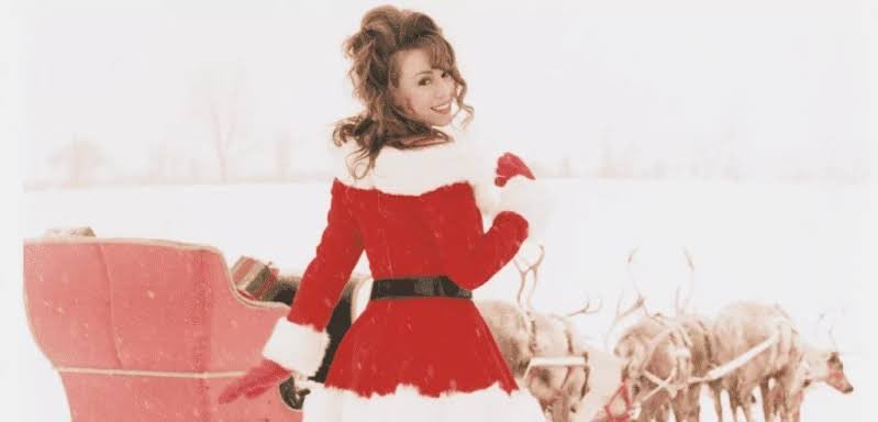 kchartsmaster's tweet photo. Holiday songs on MelOn Daily Chart Top 100 (2023/12/15):

#3 EXO - The First Snow (+1)
#14 Mariah Carey - All I Want For Christmas Is You (+5)
#22 Sia - Snowman (+6)
#26 Ariana Grande - Santa Tell Me (+5)
#32 Jellyfish Artists - Because It’s Christmas (+4)
#36 IU - Merry christmas in advance (feat. Thunder) (+18)
#42 Ariana Grande - Last Christmas (+15)