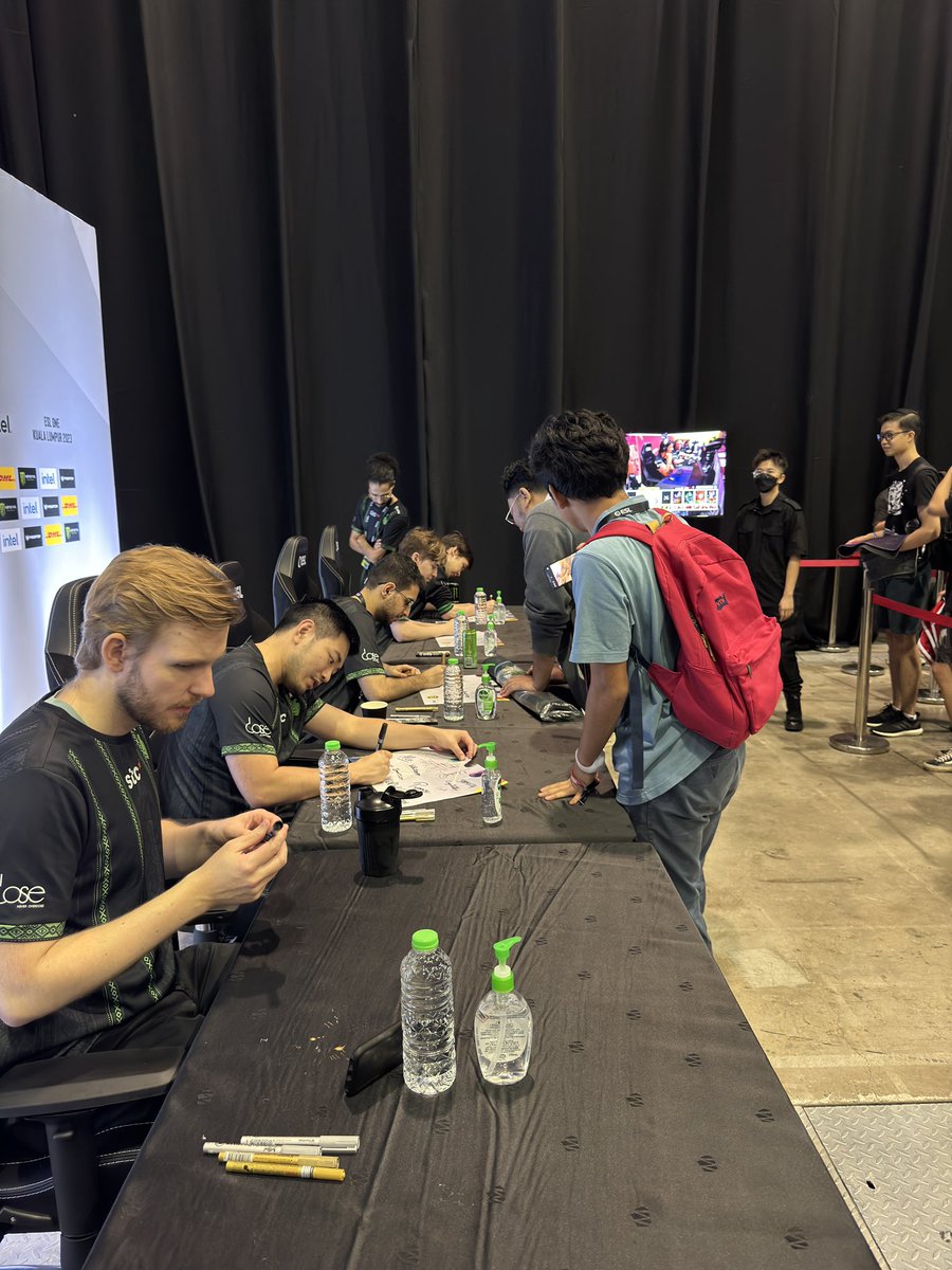 The signing session is under the way ✏️ #ESLProTour