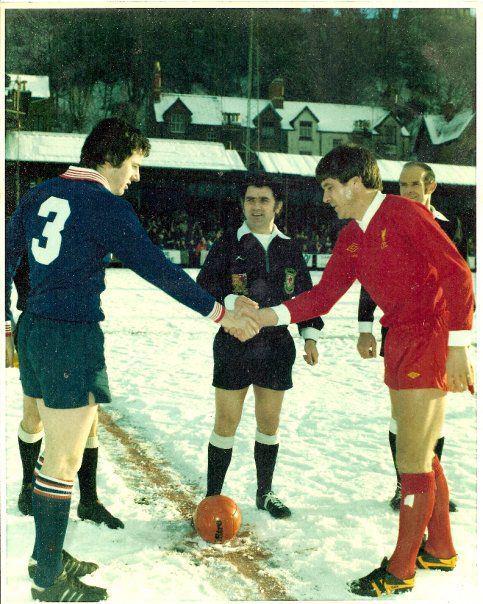 As Emlyn Hughes is trending, pictured here at a snowy Bangor City v Liverpool in 1979 - Phil Lunn (Bangor) and Gwyn Pierce Owen is the referee #EmlynHughes #QuestionOfSport