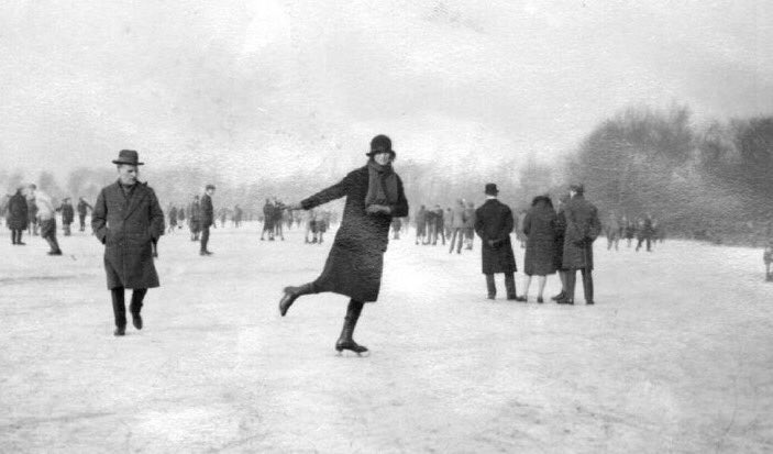 I adore this photo. Ice skating in a #Manchester park. It's from December 1920. (photo @MancLibraries)