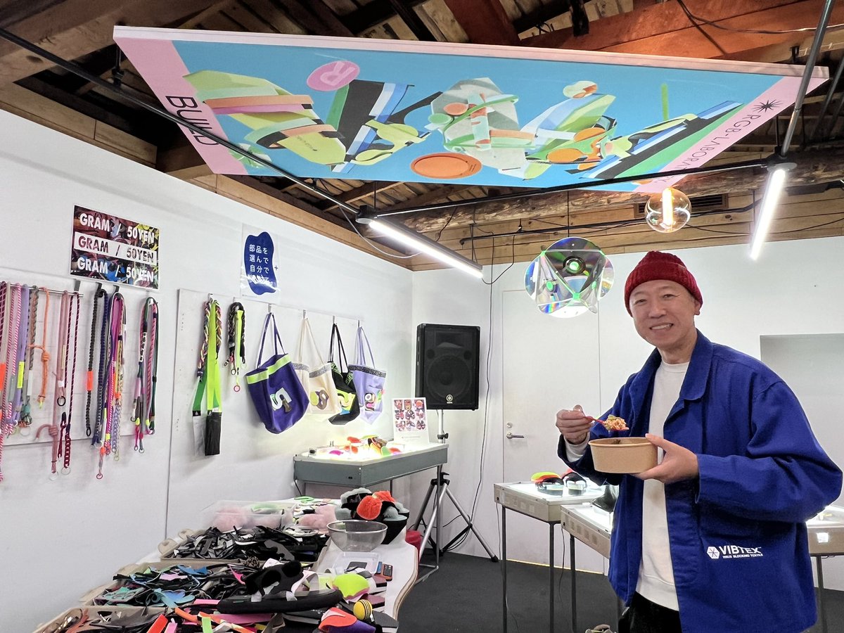 yokkoyy's tweet photo. 見れば見るだけ欲しくなる、素敵だらけの展示販売会。完売も多数ある中、欲しい!と思っていたものバッチリ買えました✨🤗
どんな風に作られたのかたっぷり聞けた分、大事に、かっこよく着用したい気持���マシマシ!最高に楽しかったです💓
#anusaya
#KIIMAN
#RGBLABORATORY
#レコード曲げ屋 https://t.co/5osKzsrM9L