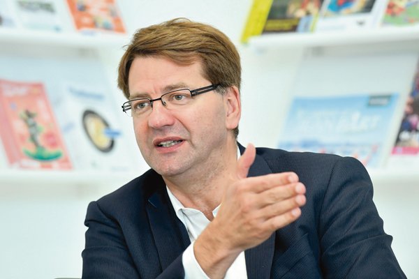 Pagechris75's tweet image. Salut la famille 🤔

Vous le connaissez ?🧐

C'est  @P_Vergriete , le Min. du Logement, oui, je vous raconte pas de conneries...
On a un Ministre du Logement en 🇲🇫 depuis juillet 2023...

Bon, sinon, il y a + de 3000 enfants qui dorment dans la rue et 330 000 #SDF

On fait quoi ?