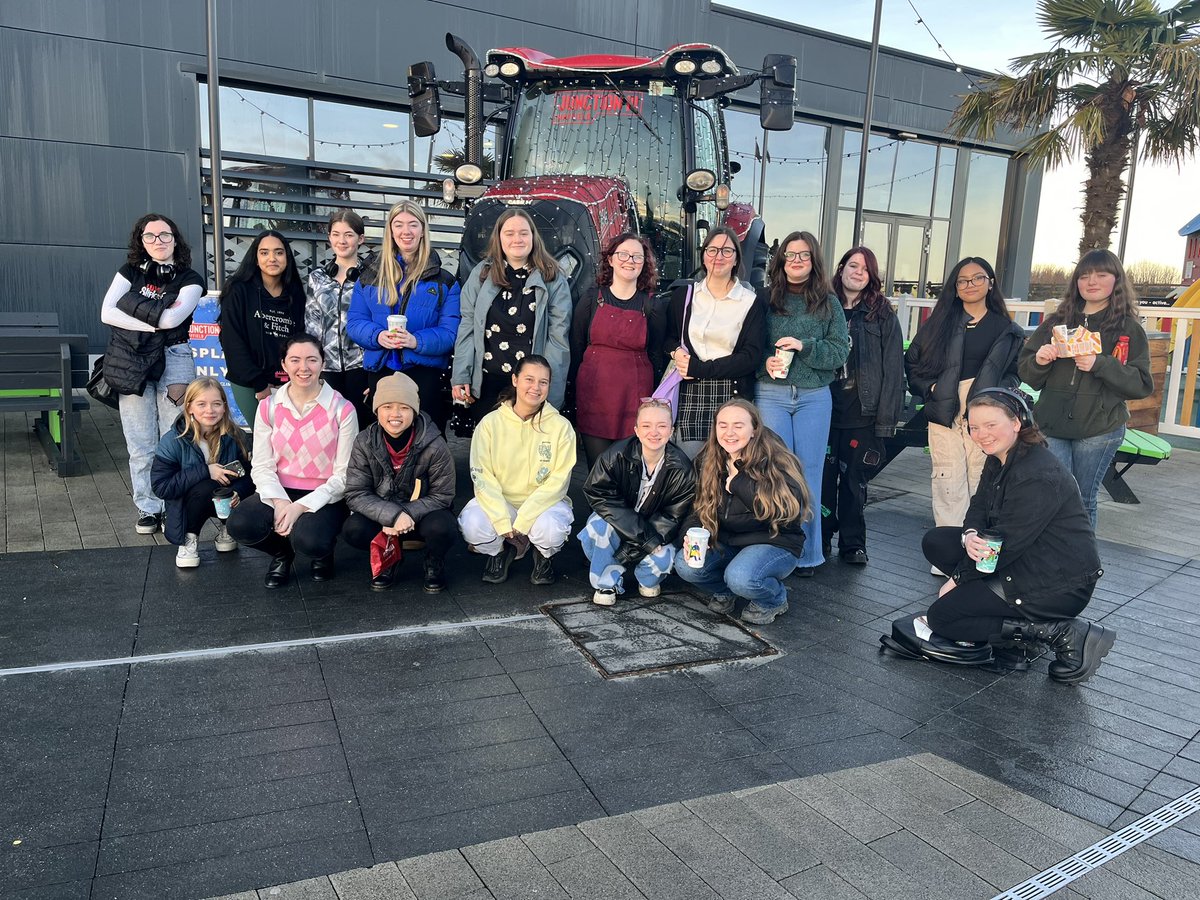 Our @TeenTurn Girls in STEM are on their way to @TheDigitalHub this morning for their @SciFest4STEM final. 12 weeks of research and investigation culminates in this exciting day and we are ready for it! Thanks to all for an amazing #ProjectSquad experience.
