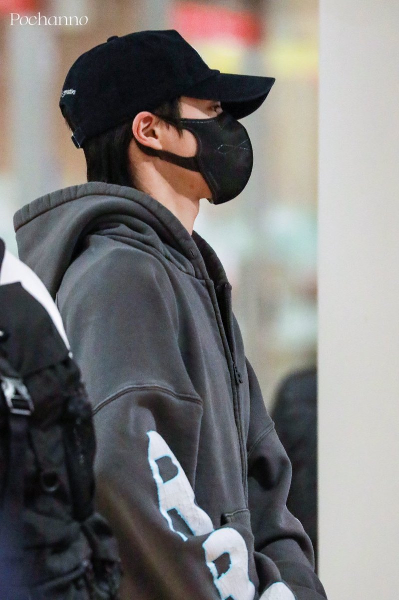 231216 제노JENO 도착
아휴 많이 피곤하 보넹…