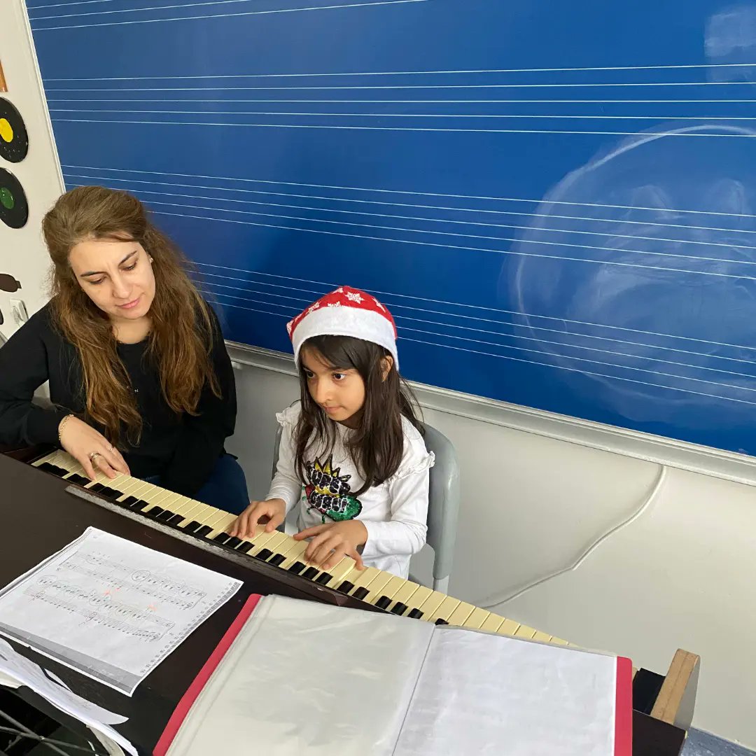 Öğrencilerimizin akademik olarak başarılı olabilmesi için sosyal anlamda gelişmesi ve özgüven sahibi olmasında büyük önem taşıyan Hafta Sonu Kış Okulu Kulüplerimizde öğrencilerimiz eğlenerek öğrenmeye devam ediyor. ❤️💙

#Bahçeşehirkoleji