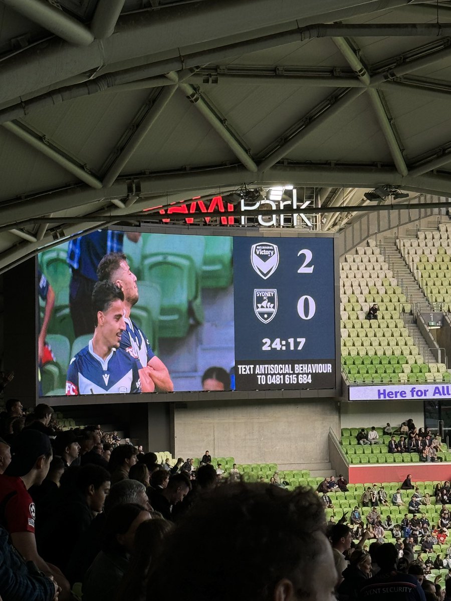 osc4ro's tweet image. Pas de #FCGBASSE pour moi mais un magnifique derby Melbourne - Sydney

#MVCvSYD