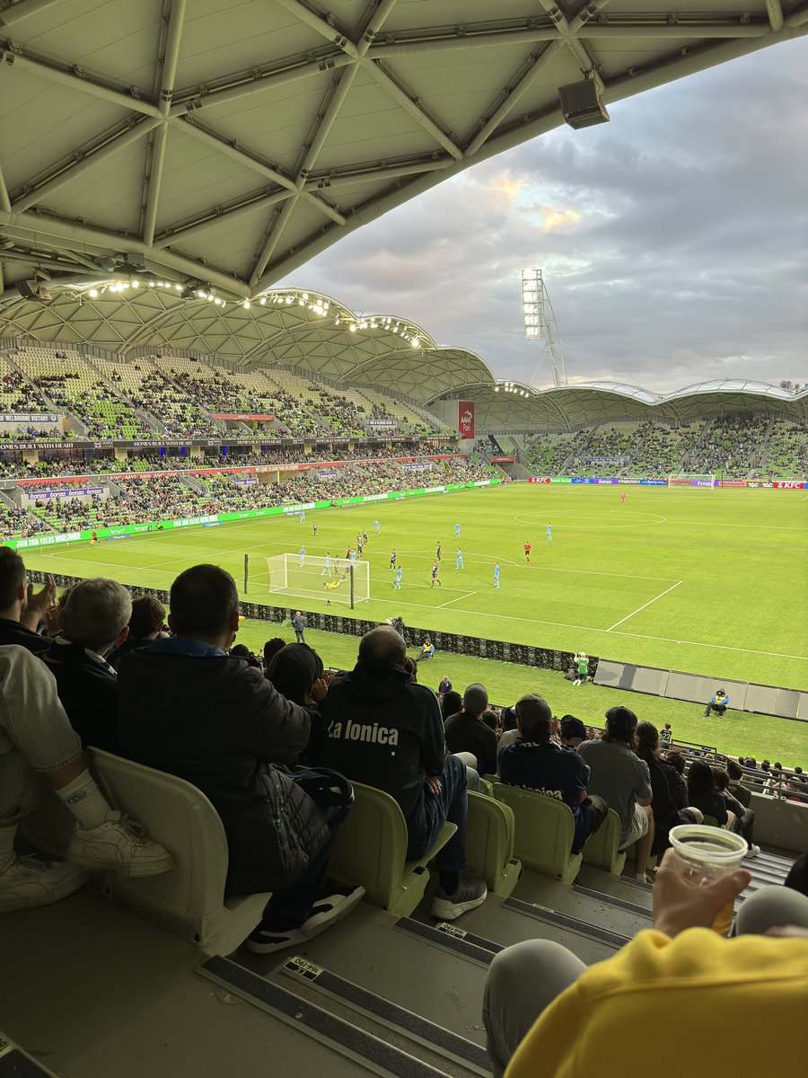 osc4ro's tweet image. Pas de #FCGBASSE pour moi mais un magnifique derby Melbourne - Sydney

#MVCvSYD