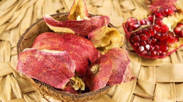 DCFAPakistan's tweet image. انار کے چھلکوں کے حیران کن فوائد
تمام دوستوں کو سلام
 انار کے بہت زیادہ فوائد ہیں، لیکن دکھ بھی ہوتا ھے، جب لوگ انار کھا کر اسکے چھلکے ضائع کرکے کچرے میں پھینک دیتے ہیں

کچھ پھل سبزیا ں ایسی ہیں جو اپنے گو دے کیساتھ چھلکو ں میں بھی فو ائد کا ذخیر ہ رکھتی ہیں اوران چھلکوں کی…