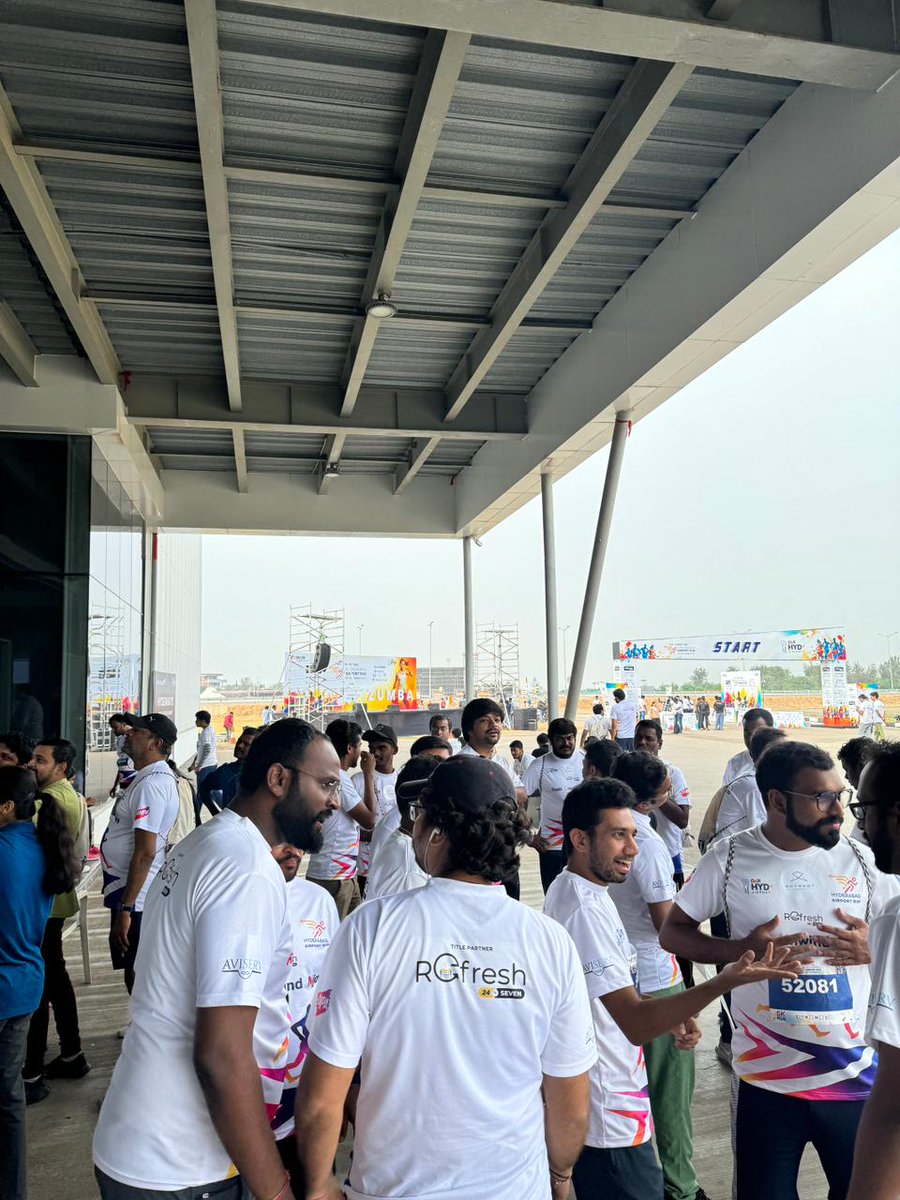 Sanatan_dh's tweet image. Sreerama Chandra&apos;s presence is electric, and I&apos;m loving every moment! #SreeramaChandra #HydAirportRun2023