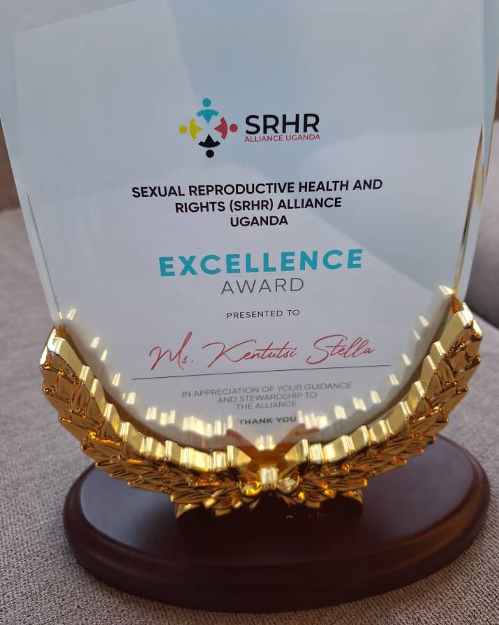 #Wellin Another Award extended to our Executive Director @SKentutsi for guidance and stewardship to the @SRHRAllianceUg #NafophanuUpdates #NAFOPHNUat20