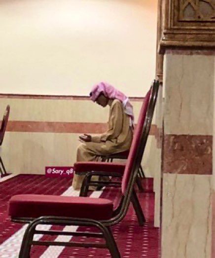 Engsuheem's tweet image. الامير الزاهد
مر ولا ضر 
بيته بوسط بيوت الشعب
يصلي مع عامة الناس
بلا موكب ولا جمهره 
مخافة الله بين عيونه 

الله يرحمه ويغفرله ويسكنه فسيح جناته 

#الشيخ_نواف_الاحمد_الصباح